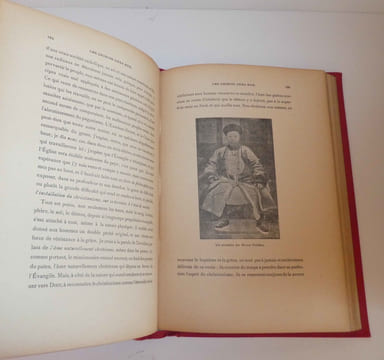 Les Chinois chez eux. Illustré de vingt et une gravures dans le texte. Société Saint-Augustin, Desclée de Brouwers et Cie. Lille-Paris-Bruges. Sans ...