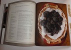 L'esprit des vignobles, textes Alain Stella, préface de Daniel Rondeau, photographies de Francis Hammond. Paris. Flammarion. 2012.. STELLA, Alain