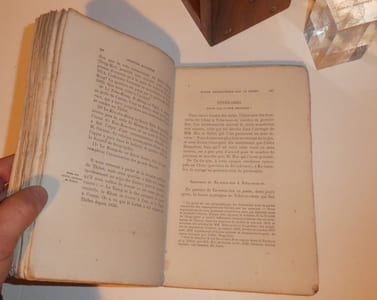 Le Thibet. Correspondance des missionaires. Deuxième édition. Paris, Librairie catholique de l'oeuvre de Saint-Paul. 1885.