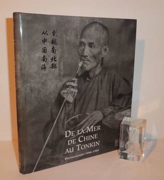 "De La Mer de Chine au Tonkin. Photographies 1886-1904. Catalogue de l'exposition présentée à Toulouse au musée Paul-Dupuy du 1er juillet au 30 ...