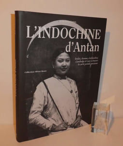 "L'Indochine d'antan : Tonkin, Annam, Cochinchine, Cambodge et Laos à travers la carte postale ancienne ; collection, Olivier Bouze. HC éditions. 2008."
