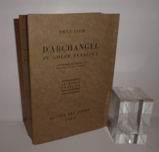 D'archangel au golfe persique. Aventures de cinquante française en Perse. Collection le roman français d'aujourd'hui. Paris. La cité des livres. 1927.