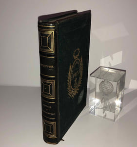 Voyage à Madagascar, traduit de l'Allemand par W. De Suckau et précédé d'une notice historique sur Madagascar par Francis Riaux, Paris, Hachette, 1862.
