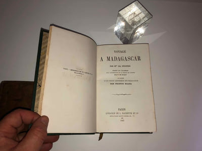 Voyage à Madagascar, traduit de l'Allemand par W. De Suckau et précédé d'une notice historique sur Madagascar par Francis Riaux, Paris, Hachette, 1862.