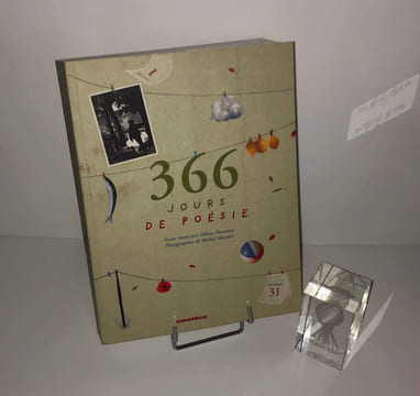 366 jours de poésie. Photographies de Michel Maïofiss. Omnibus. 2007.. NOVARINO, Albine