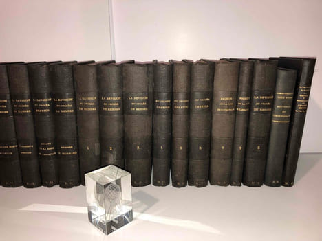 RÉUNION PEU COURANTE DE 15 VOLUMES AUTOUR DU PROCÈS DREYFUS EN RELIURE UNIFORME PLEINE TOILE NOIRE, TITRES DORÉS.. COLLECTIF AFFAIRE DREYFUS