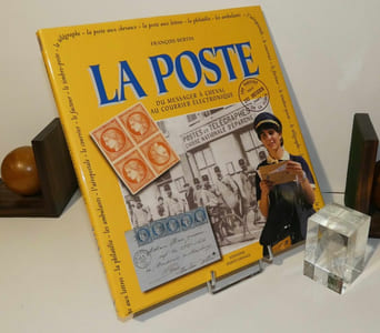 La poste du messager cheval au courrier éléctronique. Photographies de l'auteur et du Musée de la Poste de Paris. Éditions-Ouest France. 1999.