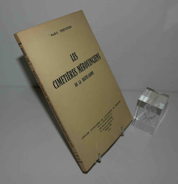 Les cimetières mérovingiens de la Haute-Saone. Annales littéraires de l'université de Besançon vol. 89. Les Belles Lettres. Paris. 1968.. THÉVENIN, ...
