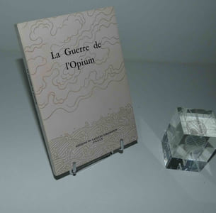La guerre de l'opium. Par le comité de rédaction de la collection histoire moderne de la Chine. Éditions en langue étrangères. Pékin. 1979.
