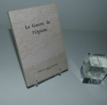 La guerre de l'opium. Par le comité de rédaction de la collection histoire moderne de la Chine. Éditions en langue étrangères. Pékin. 1979.. COLLECTIF