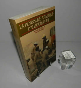 La Péninsule Arabique d'aujourd'hui. Tome II: Etudes par pays. Centre d'études et de recherche sur l'Orient arabe contemporain. CNRS. Paris. 1982.