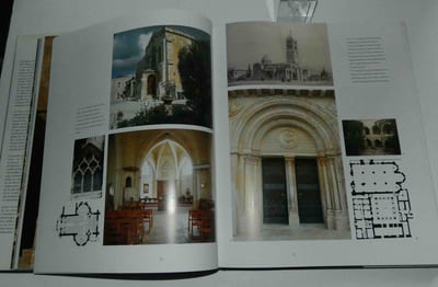 Jérusalem, trois mille ans d'architecture. Préface de Teddy Koller. Traduit de l'anglais par Arnaud Dupin de Beyssat. Mengès. Paris. 1994.