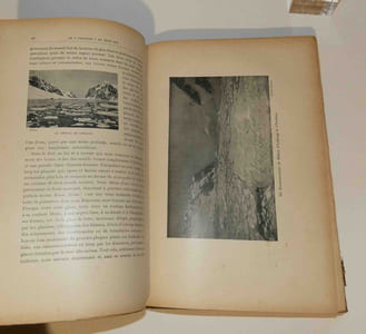 Journal de l'expédition antarctique française, 1903-1905. Le Français au Pôle Sud. Préface par l'amiral Fournier. Suivi d'un exposé de quelques-uns des travaux scientifiques par les membres de l'Etat-Major MM. Matha, Rey, Pléneau, Turquet, Gourdon, Charcot. Paris, Flammarion, 1906.