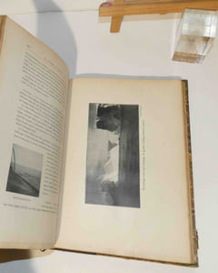 Journal de l'expédition antarctique française, 1903-1905. Le Français au Pôle Sud. Préface par l'amiral Fournier. Suivi d'un exposé de quelques-uns des travaux scientifiques par les membres de l'Etat-Major MM. Matha, Rey, Pléneau, Turquet, Gourdon, Charcot. Paris, Flammarion, 1906.