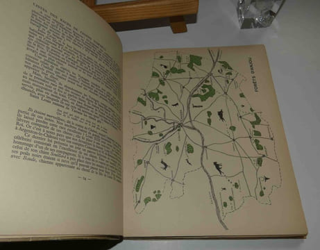 La vénérie en Anjou. De Dagobert à nos jours. [Lettre-préface du vicomte François de Chabot.] Aquarelles et dessins de Yves Benoist-Gironière. Angers ...