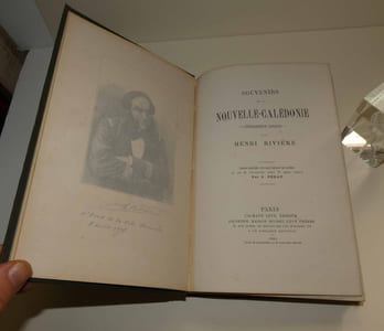 Souvenirs de la Nouvelle Calédonie. L'insurrection canaque. Édition illustrée d'un beau portrait de l'auteur et de 45 vignettes dont 17 hors texte par J. Férat. Paris : Calmann Lévy, 1881.