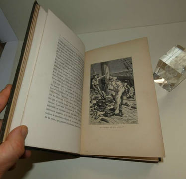 Souvenirs de la Nouvelle Calédonie. L'insurrection canaque. Édition illustrée d'un beau portrait de l'auteur et de 45 vignettes dont 17 hors texte par ...