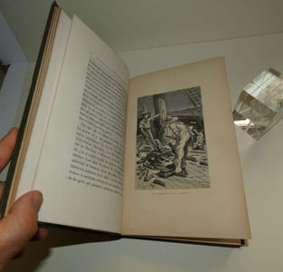 Souvenirs de la Nouvelle Calédonie. L'insurrection canaque. Édition illustrée d'un beau portrait de l'auteur et de 45 vignettes dont 17 hors texte par J. Férat. Paris : Calmann Lévy, 1881.