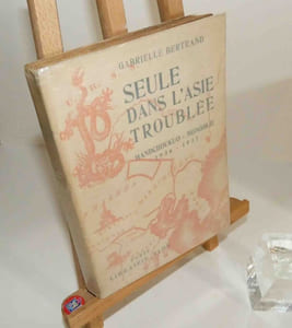 Seule dans l'Asie Troublée. Mandchoukuo-Mongolie 1936-1937. Paris. Plon. 1937.