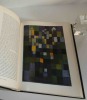 Paul Klee. Traduit de l'allemand par Jean Descoullayes et Jean Philippon. Bibliographie complète, par Hannah Muller-Applebaum. Portrait graphologique, ...