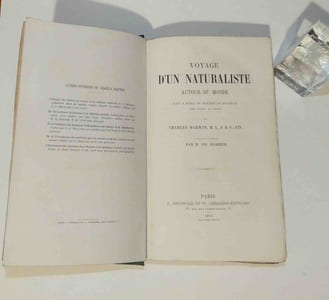 "Voyage d'un naturaliste autour du monde : fait à bord du navire le Beagle de 1831 à 1836 ; traduit de l'anglais par Edmond Barbier. Paris : C. Reinwald, 1875."