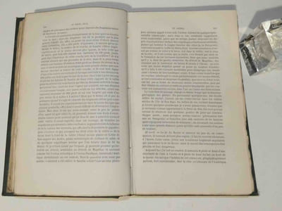 "Voyage d'un naturaliste autour du monde : fait à bord du navire le Beagle de 1831 à 1836 ; traduit de l'anglais par Edmond Barbier. Paris : C. Reinwald, 1875."