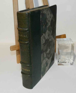Pensées de Pascal, publiées avec une introduction par Henri Massis. Paris. A la cité des livres. 1929.. PASCAL, Blaise