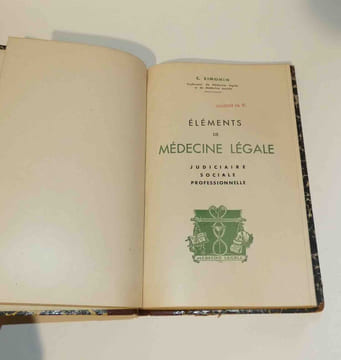 Éléments de médecine légale judiciaire, sociale, professionnelle. Sans lieu, sans date. [impr. Clermont-Ferrand : J. de Bussac, 1941]. SIMONIN, ...