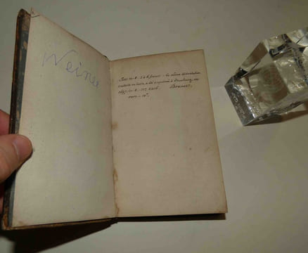 "Si la torture est un moyen seur à vérifier les crimes secrets ; dissertation morale et juridique. Amsterdam, Abraham Wolfgang, 1682.". AUGUSTIN, ...