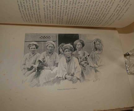 Du Tonkin aux Indes Janvier 1895-janvier 1896. Illustrations de G. Vuillier d'après les photographies de l'auteur, gravure de J. Huyot. Cartes et ...