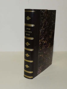 Livre de poste contenant 1° la désignation des relais de poste du royaume, et la fixation des distances en myriamètres et kilomètres, 2° l'indication des relais placés sur les routes étrangères, à partir des frontières de France, 3° le tableau du service des paquebots de la Méditerranée, pour l'an 1840. Deuxième édition. paris. Imprimerie Royale. 1840.