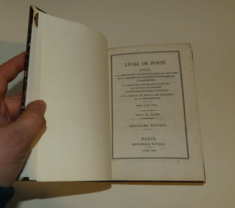 Livre de poste contenant 1° la désignation des relais de poste du royaume, et la fixation des distances en myriamètres et kilomètres, 2° l'indication des relais placés sur les routes étrangères, à partir des frontières de France, 3° le tableau du service des paquebots de la Méditerranée, pour l'an 1840. Deuxième édition. paris. Imprimerie Royale. 1840.
