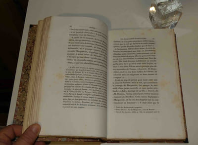 Lettres de Marguerite d'Angoulême sœur de François 1er reine de Navarre d'après les manuscrits de la bibliothqèue du roi par F. Génin. A. paris. Chez Jules Renouard. 1841.