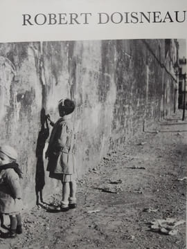 Paris, les passants qui passent. DOISNEAU (Robert)