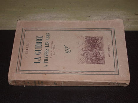La guerre à travers les âges. ULLRICH (J.)