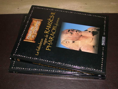 Lot de deux titres : Les sublimes trésors des temples égyptiens & Le fabuleux règne de Ramsès II Pharaon glorieux. Collectif