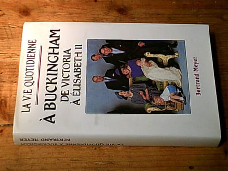 La vie quotidienne à Buckingham de Victoria à Elisabeth II. MEYER Bertrand
