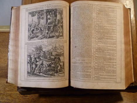BIBLIA SACRA. Vulgatae Editionis Sixti V. Pont. Max. Iussu recognita Et Clementis VIII auctoritate edita : Nunc autem CXXXX figuris noviter inventis & ...