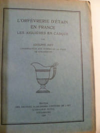 Les étains strasbourgeois du XVIe au XIXe siècle.L'orfèvrerie d'étain en France. Les écuelles à bouillon.L'Orfèvrerie d'étain en France. Les Aiguières en casque.