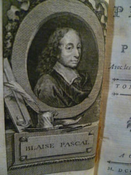 Pensées. Avec les notes de M. de Voltaire.. PASCAL