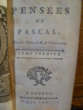 Pensées. Avec les notes de M. de Voltaire.. PASCAL