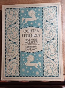 Contes et Légendes des Nations alliées recueillis et illustrés par Edmond Dulac. Contient : Snegorotchka, Conte russe - La Lune ensevelie, Conte anglais - La Biche au Bois, Conte français - Geneviève de Brabant, Légende flamande - Le Prince serpent, Conte italien - L'Oiseau de feu, Conte russe - Bashtchelik, Conte serbe - Le Moine et l'Enfant, Conte anglais - Urashima Taro, Conte Japonais - Ivan et le cheval bai, Conte russe.