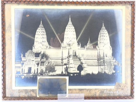 Exposition coloniale Paris 1931. Photographie réplique temple d'Angkor. . undefined