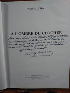 A l'ombre du clocher. 