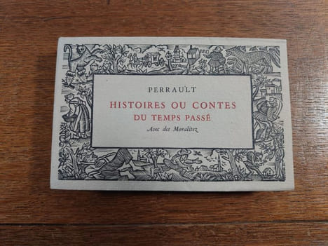 Histoires ou Contes du temps passé. Avec des Moralitez. Bois de jean Lébédeff. . PERRAULT.