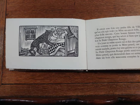 Histoires ou Contes du temps passé. Avec des Moralitez. Bois de jean Lébédeff. . PERRAULT.