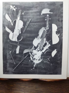 Arman : or Four and Twenty Blackbirds baked in a Pie, or Why settle for Less when you can settle for More. . ARMAN, MARTIN Henry, RESTANY Pierre.
