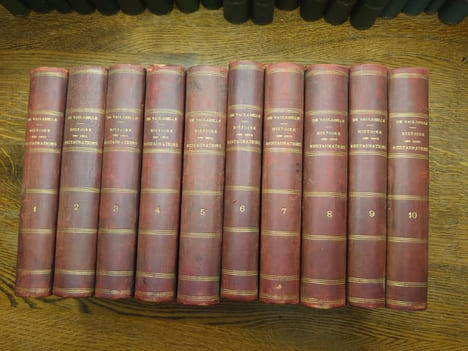 Histoire des deux Restaurations jusqu'à l'avènement de Louis-Philippe de janvier 1813 à octobre 1830. Nouvelle édition illustrée de vignettes sur ...
