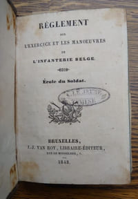 Règlement sur l'exercice et les manoeuvres de l'infanterie belge. École du soldat. Relié avec : École du peloton. 