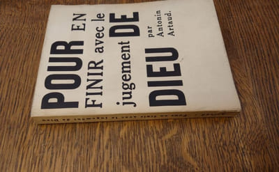 Pour en finir avec le jugement de Dieu émission radiophonique enregistré le 28 novembre 1947. Texte intégral suivi de variantes, extraits de presse et 8 lettres à Fernand Pouey, René Guignard, Wladimir Porché, René Guilly, le R.P. Laval, Paule Thévenin. 